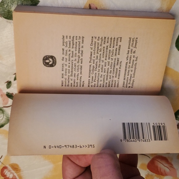 2/$8 🎭 1965 West Side Story Romeo And Juliet paperback book 📚 - Picture 3 of 14